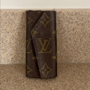 Louis Vuitton 4-hook key case
